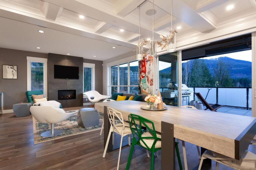 Mountain Serenity Meets Luxury Squamish Exteriör bild